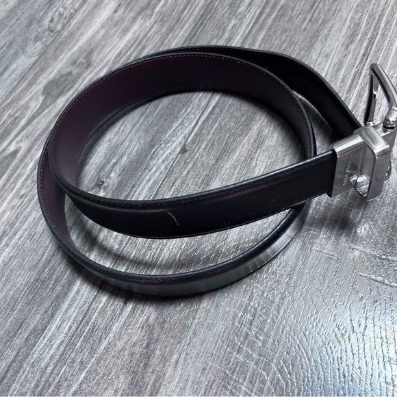 Cole Haan men’s Reversible Feather Edge Leather Black brown Belt size 32 - Picture 3 of 11
